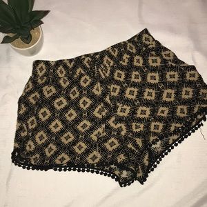 Tilly’s Patterned Flowy Shorts